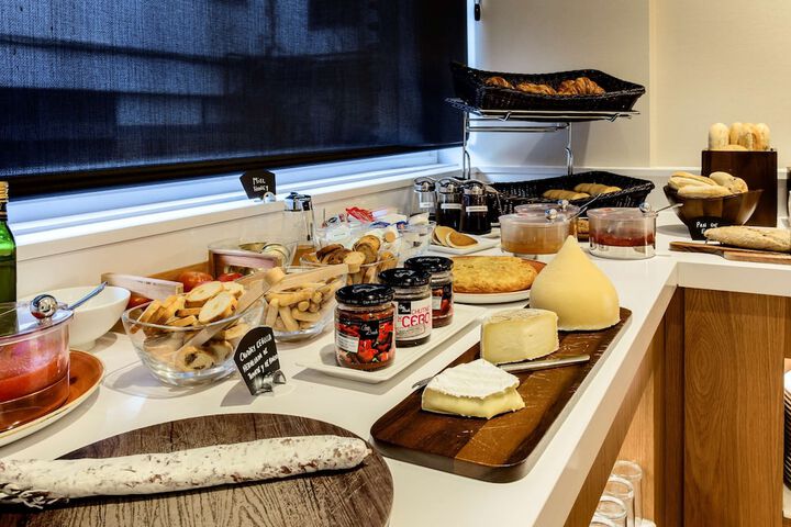 Breakfast/Coffee Service 55 of 79