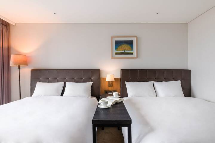 Room 25 of 153