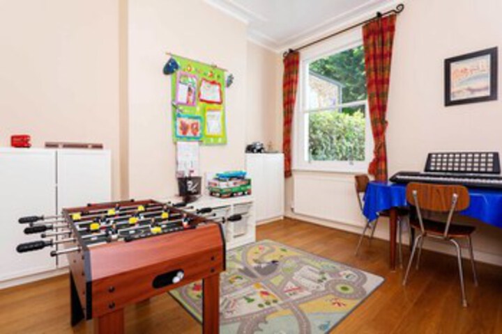 Room 6 of 24