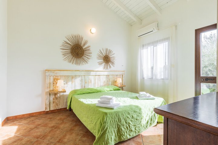 Room 5 of 74