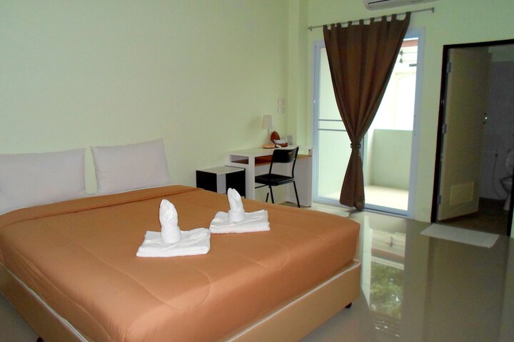 Room 4 of 80
