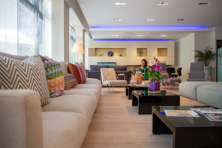 Guest Lobby