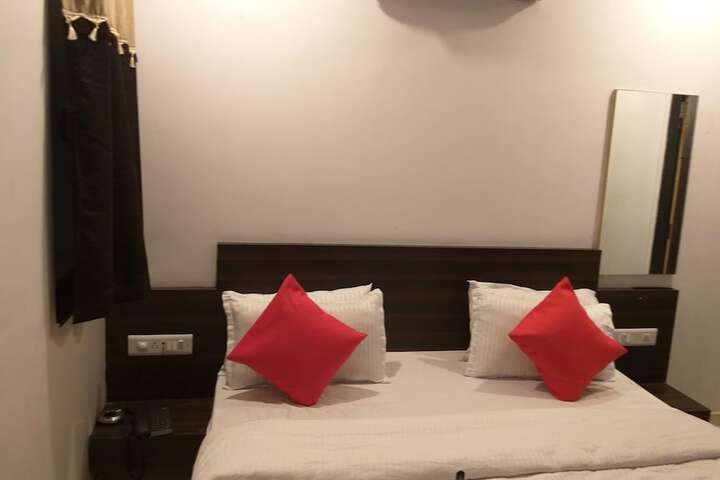 Room 11 of 21