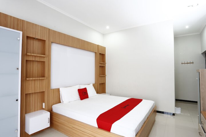 Room 7 of 11