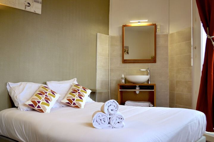 Room 15 of 32