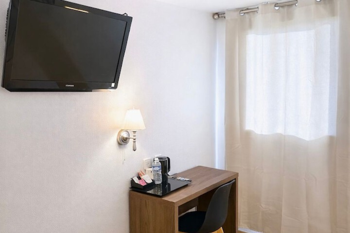 Room 9 of 32
