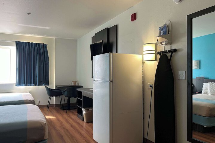Room 4 of 15