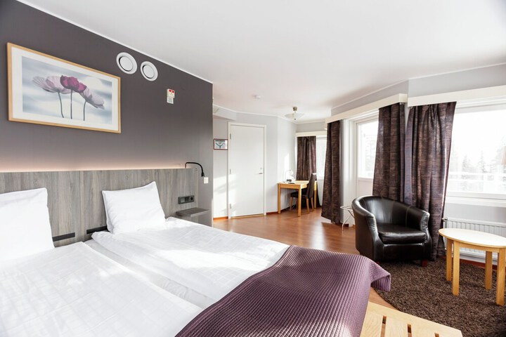 Room 6 of 42