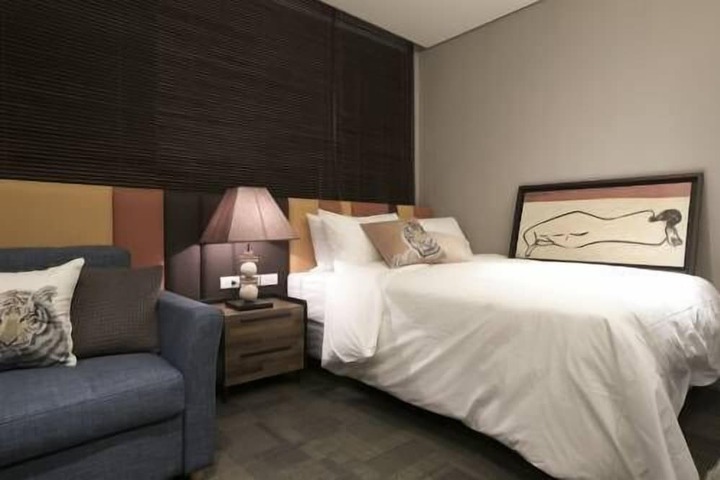 Room 26 of 35