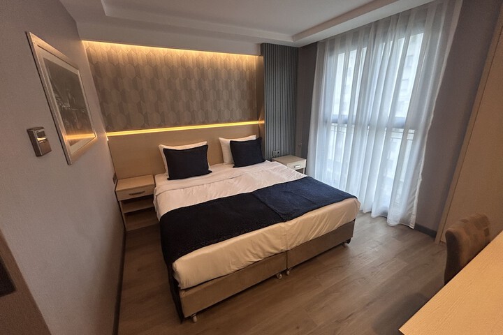 Room 11 of 27