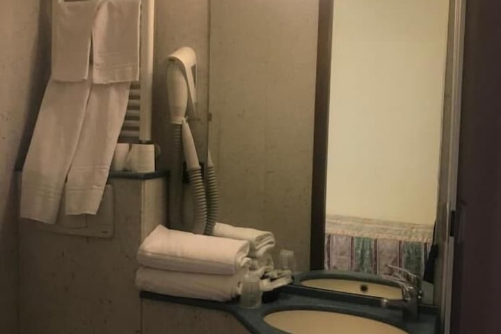 Room 26 of 46