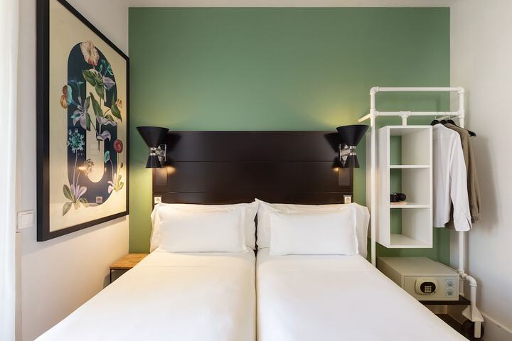 Room 8 of 38