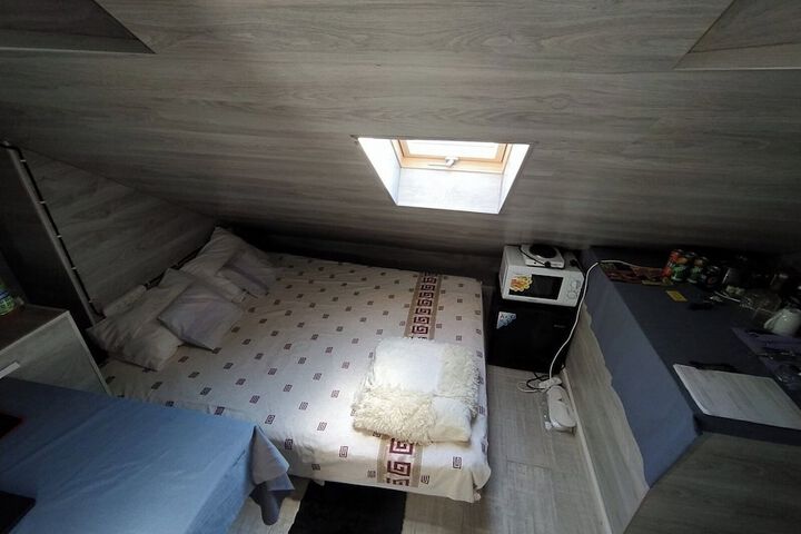 Room 25 of 106
