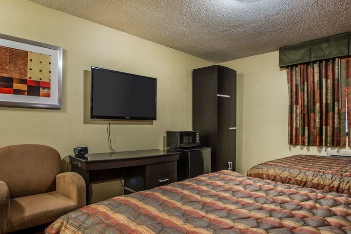 1 Double Bed (2 of 5)
