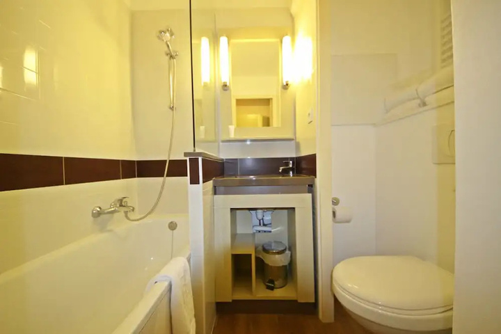 Room 9 of 22