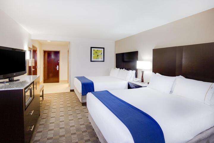 Deluxe 2 Double Beds Accessible (3 of 3)
