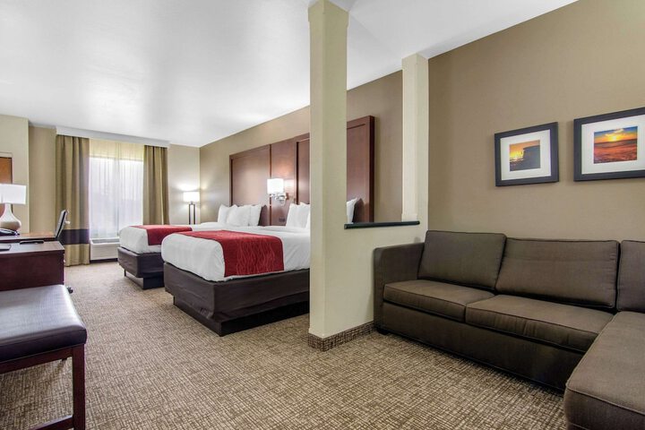 2 Queen Beds (4 of 12)