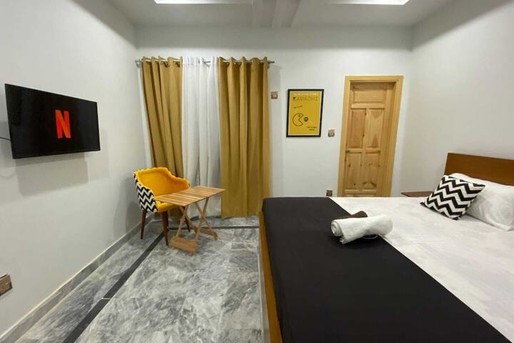 Room 5 of 10