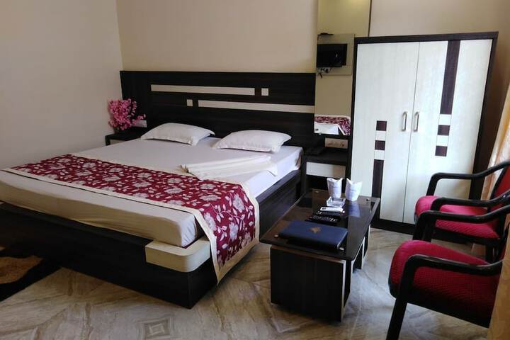 Room 2 of 27