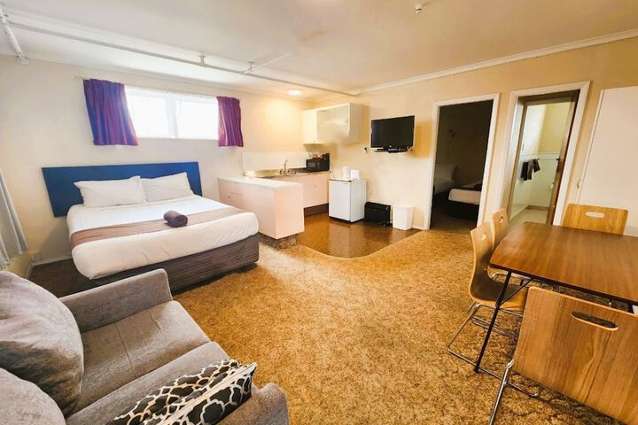 Room 21 of 34