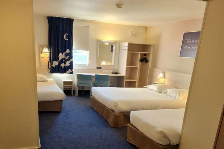 Room 7 of 32