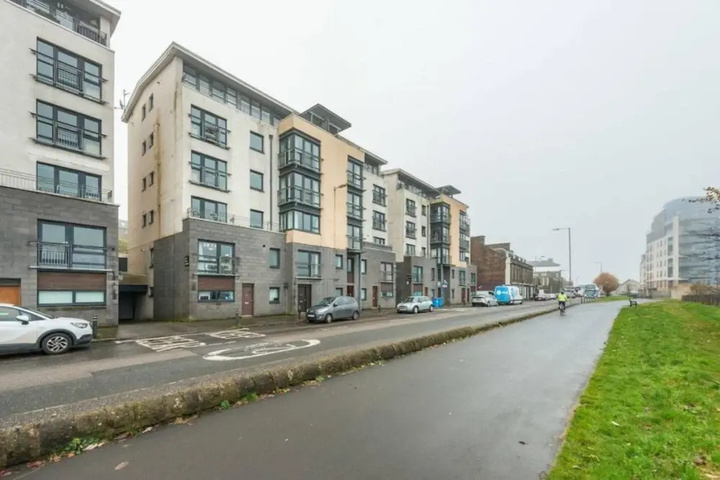 Elegant 4 Bedroom Maisonette Near Wardie Bay