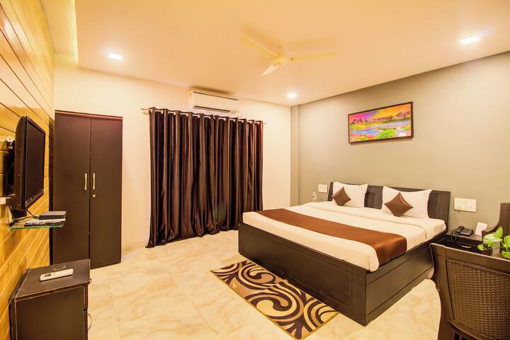 Room 6 of 33
