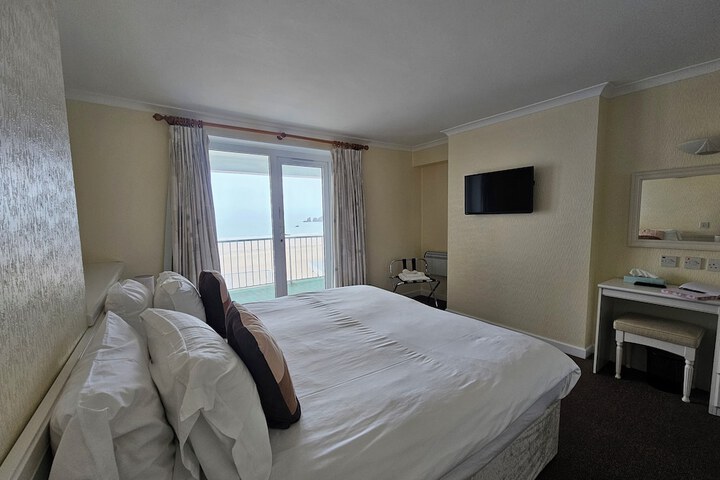 Room 3 of 40