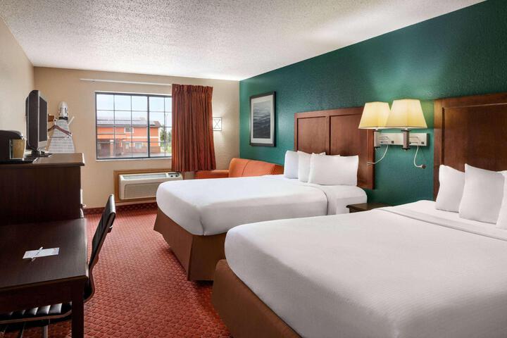 1 Queen Bed Accessible Room (16 of 17)