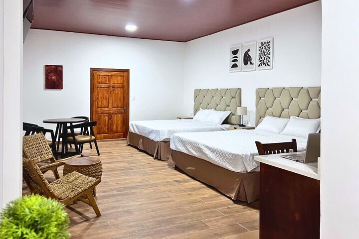 Room 28 of 108