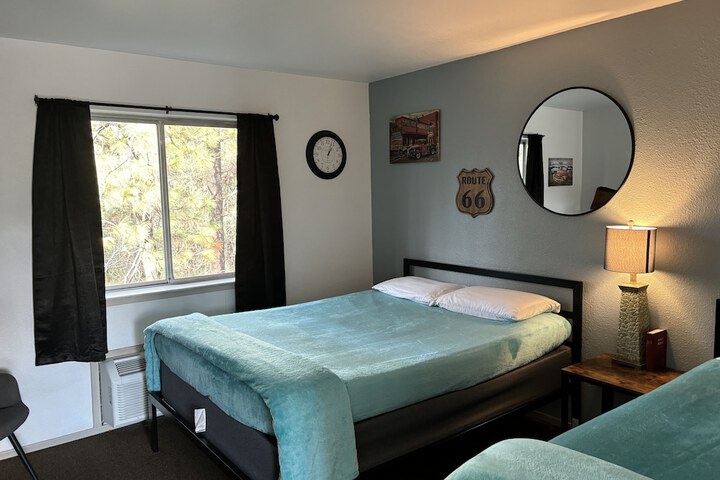 1 Queen Bed (91 of 103)