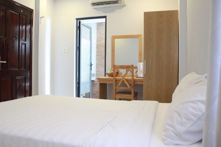 Room 4 of 33