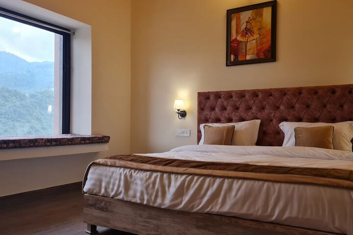 Room 4 of 5
