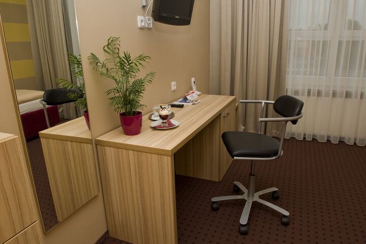 Room 9 of 39