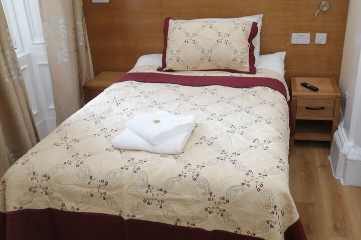 Room 27 of 77