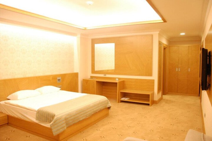 Room 6 of 50