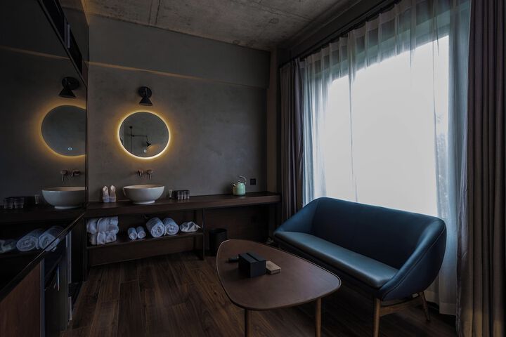 Room 28 of 44