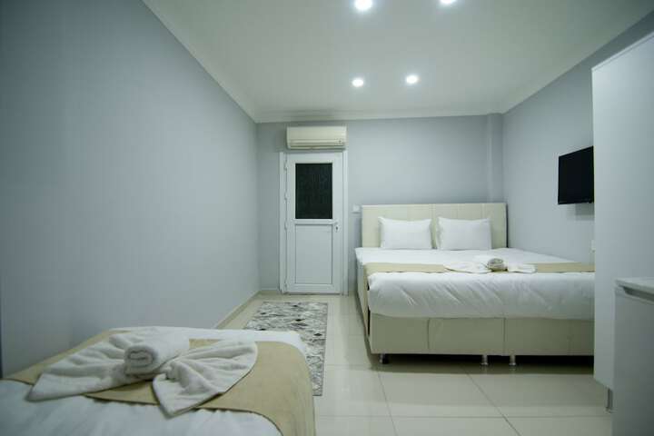 Room 28 of 83