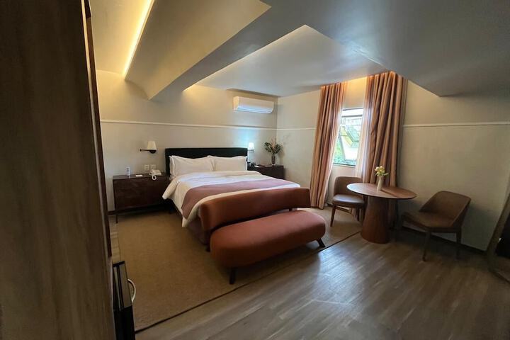 Room 27 of 100