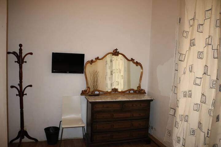 Room 10 of 20