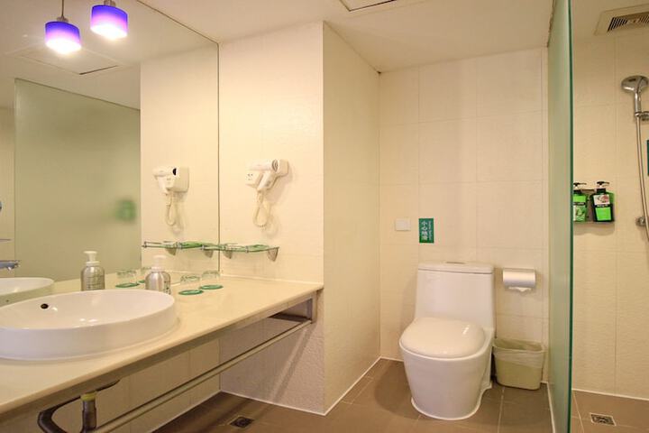 Room 30 of 41