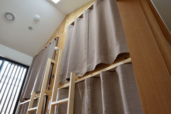 Room 10 of 50