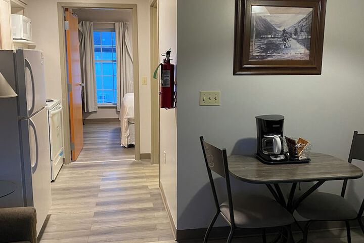 Room 16 of 38