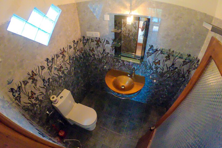 Room 13 of 23