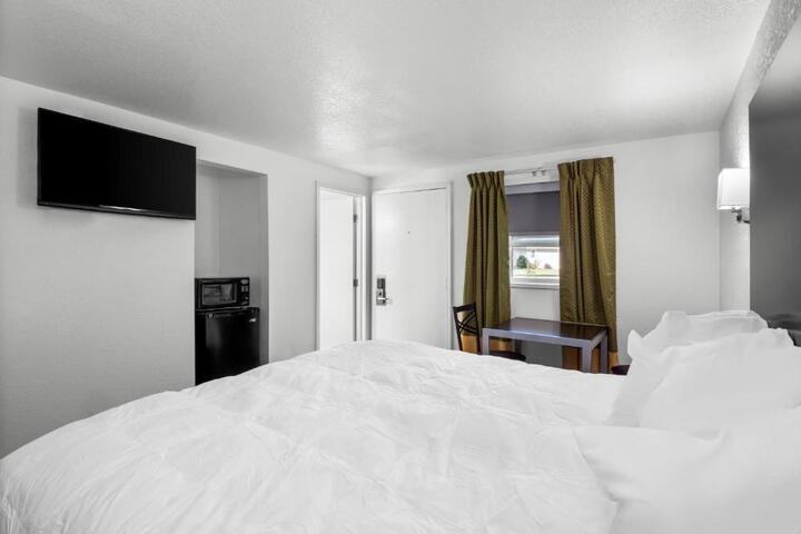 1 King Bed (18 of 18)