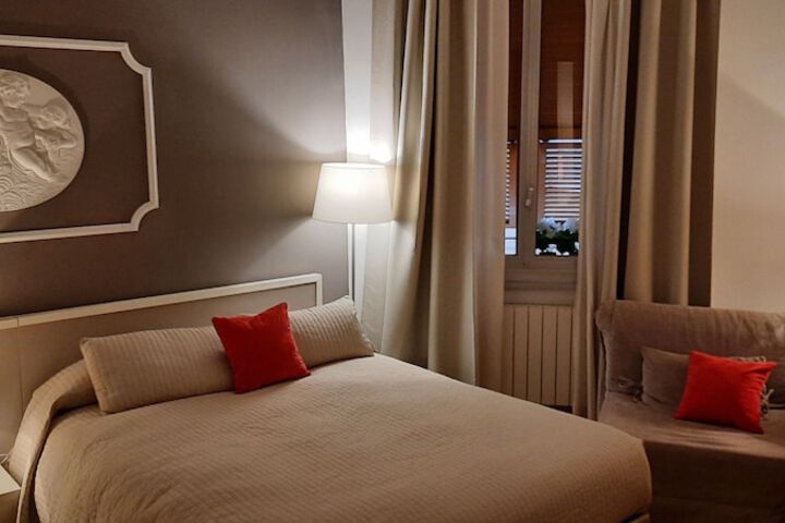 Room 8 of 18