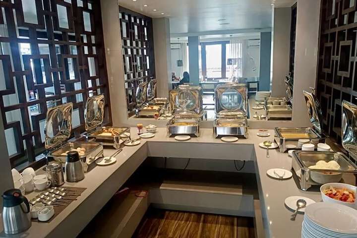Dining 18 of 22