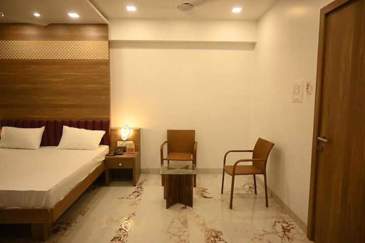 Room 11 of 26