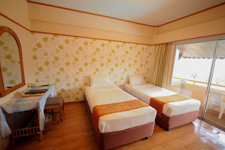 Room 12 of 64