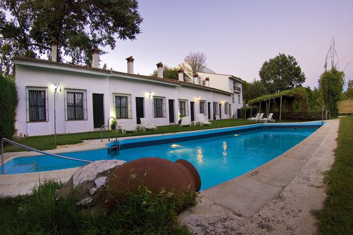 Pools & Facilities